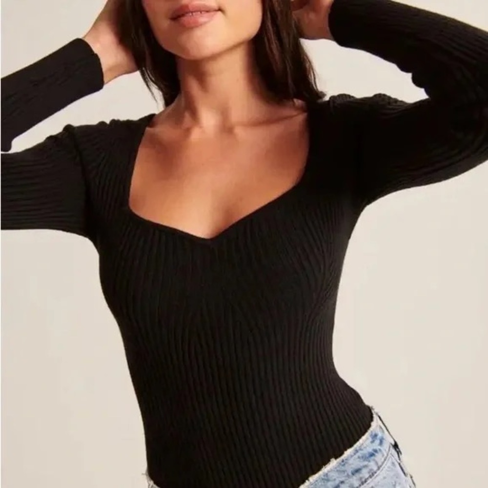 Abercrombie & Fitch Ribbed Knit Sweetheart Longsleeve Bodysuit